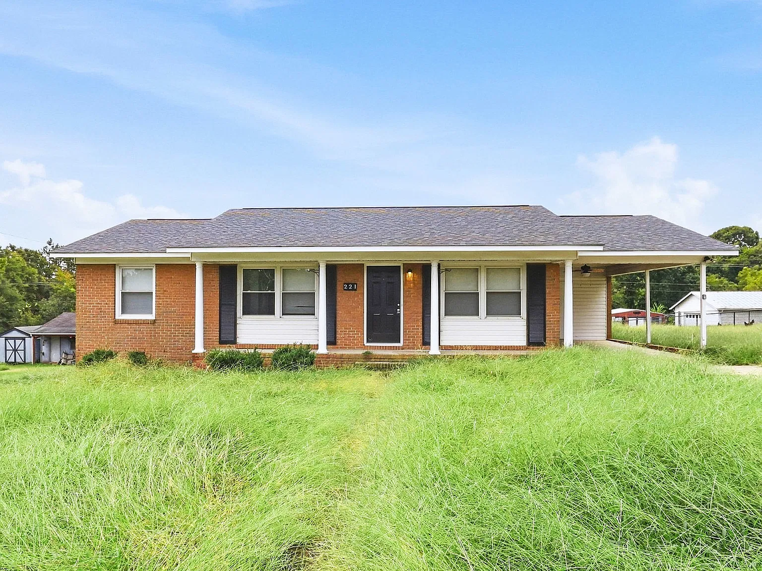 221 Tanglewood Dr — Photo 3