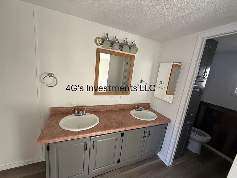 901 N Auburn Ave #17 — Photo 3