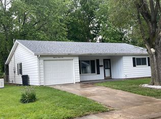 1824 Fairmont Dr, Springfield, IL 62702