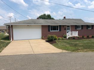 411 Spring St NE, Sugarcreek, OH 44681