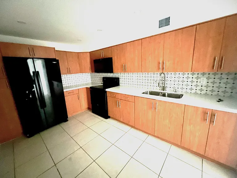 7000 NW 186th St #4-325 — Photo 19
