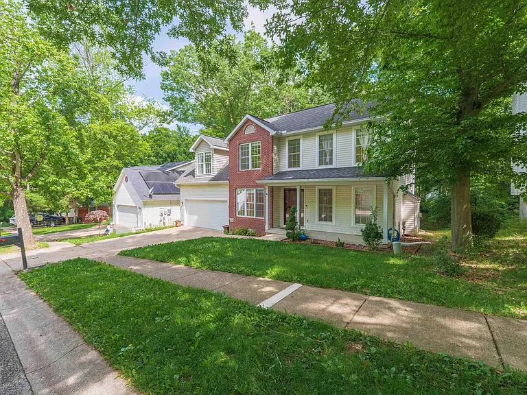 1115 E Azalea Ln — Photo 2