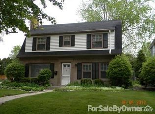 2628 N 93rd St, Wauwatosa, WI 53226