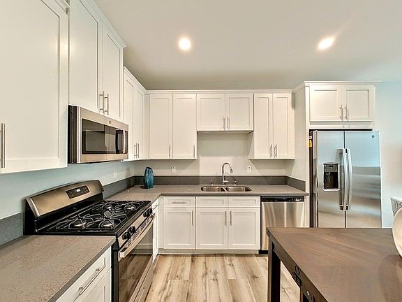 3rd image of 14807 Pioneer Blvd #16