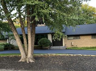 1132 Stuyvessant Rd, Bloomfield Hills, MI 48301