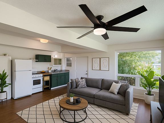 Virtual Digital Staging. 
Unit comes UNFURNISHED.