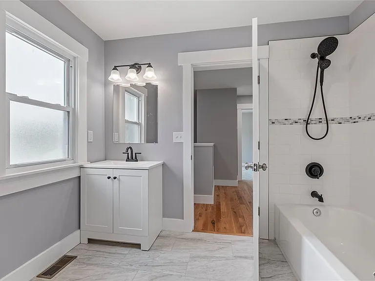 106 Wellington Rd — Photo 21