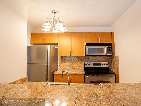 3rd image of 1225 NE 124th St APT 25A