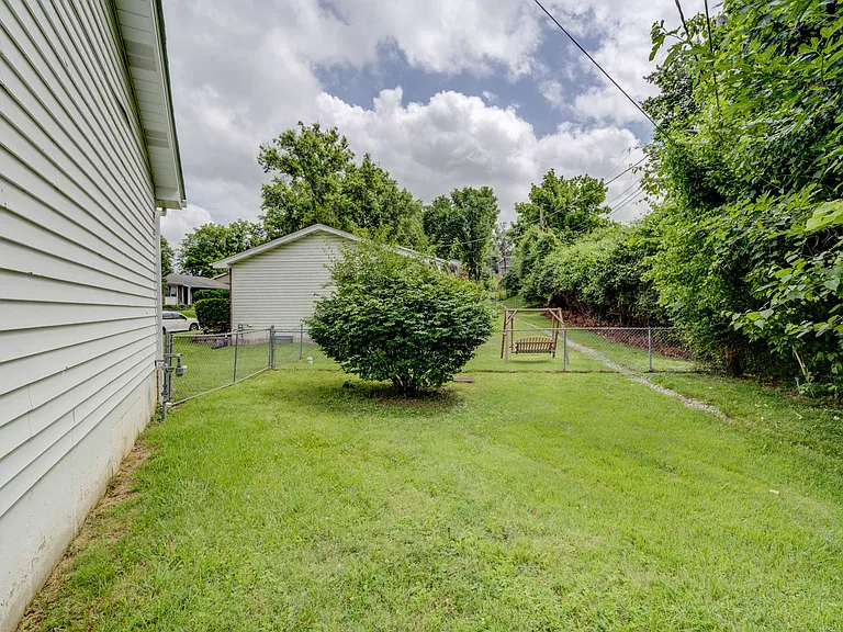 2303 Ida Dr — Photo 27