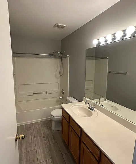 719 Blossom Ct — Photo 13