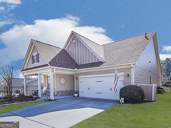 3rd image of 422 Windy Ridge Way