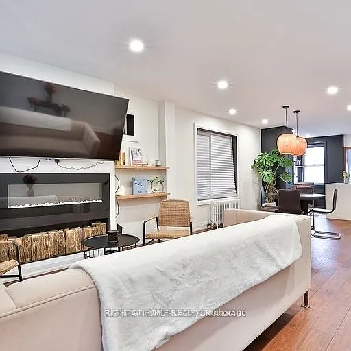 43 Kingston Rd — Photo 6