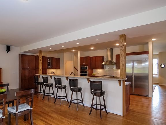 4th image of 60 Haviland Ln