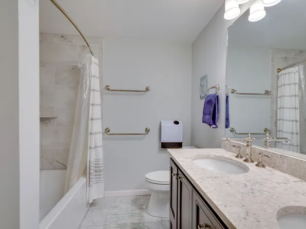 201 Bedford Rd #54, Woburn, MA 01801