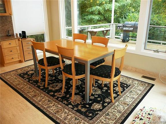 5th image of 4184 Strathdale Ln