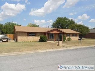 385 N Avenue C, Crawford, TX 76638