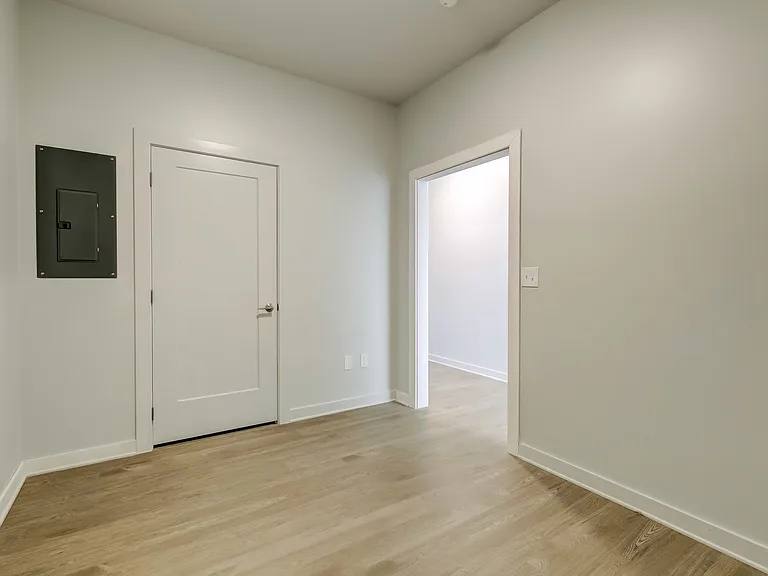 115 W Hamburg — Photo 11