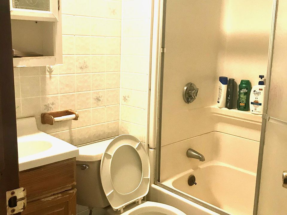2nd image of 14 Brighton St #1