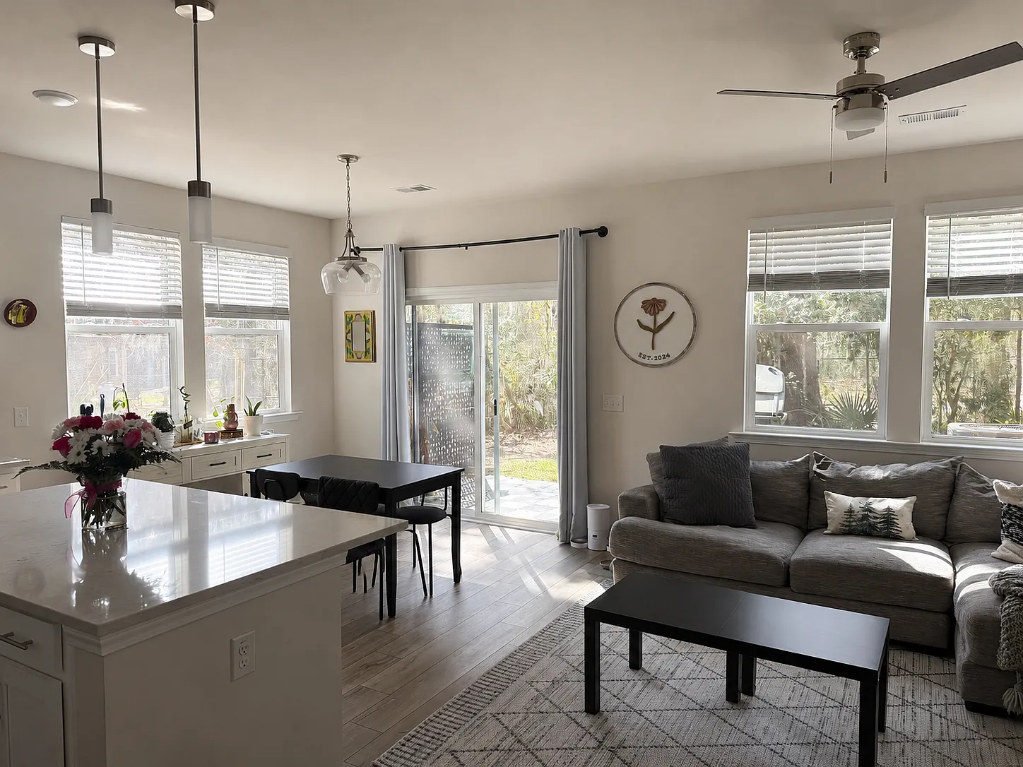 3 bed, 1415 sqft, $2,700 — Photo 4
