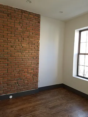 Rented by Space Link Realty | media 2
