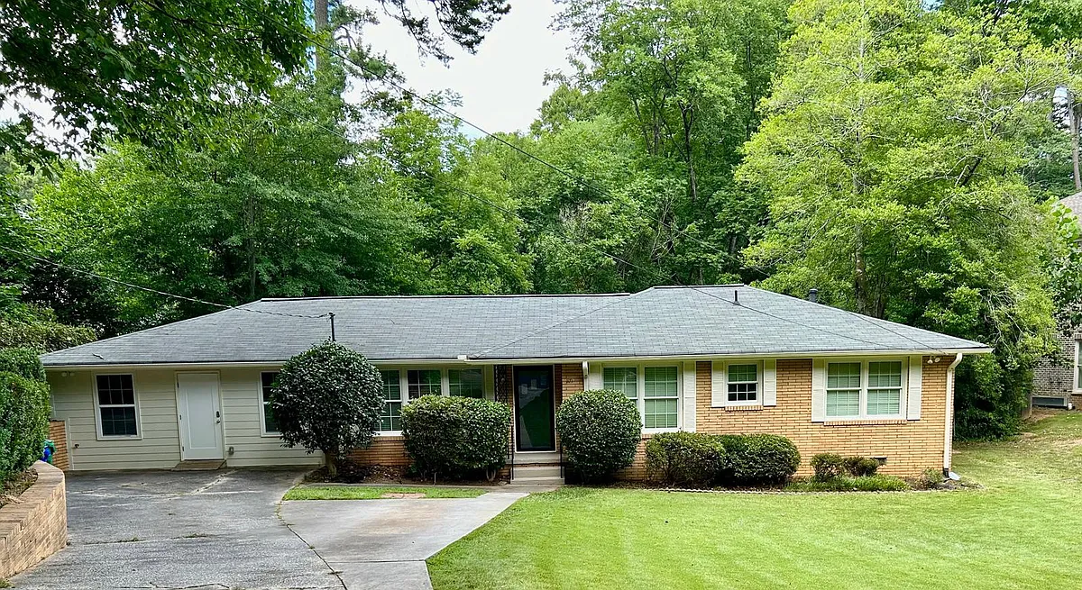 Building Photo - 1171 Arborvista Dr NE