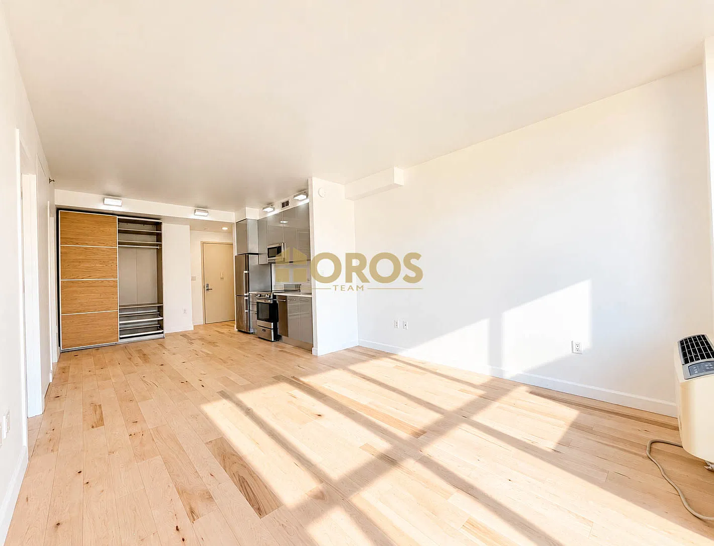 316 E 3rd St — Photo 3