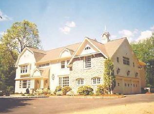 4 Bumblebee Ln, Westport, CT 06880