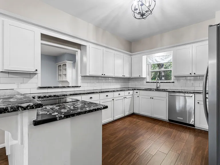 7 Elwood Hills Ct — Photo 13
