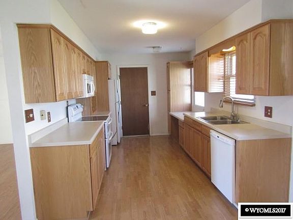 4th image of 285 Aspen St