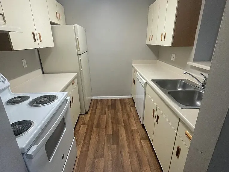 North Ridge Apartments — Photo 11