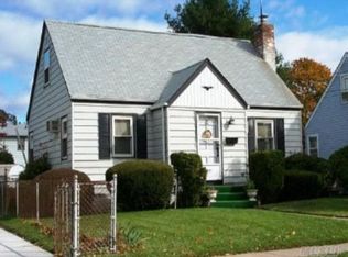 381 Chester St, Uniondale, NY 11553
