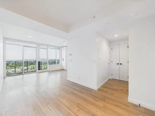 10448 University Dr #3111, Surrey, BC V3T 0S7