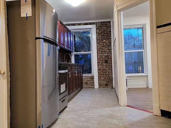 2nd image of 14 Monaco Pl #3