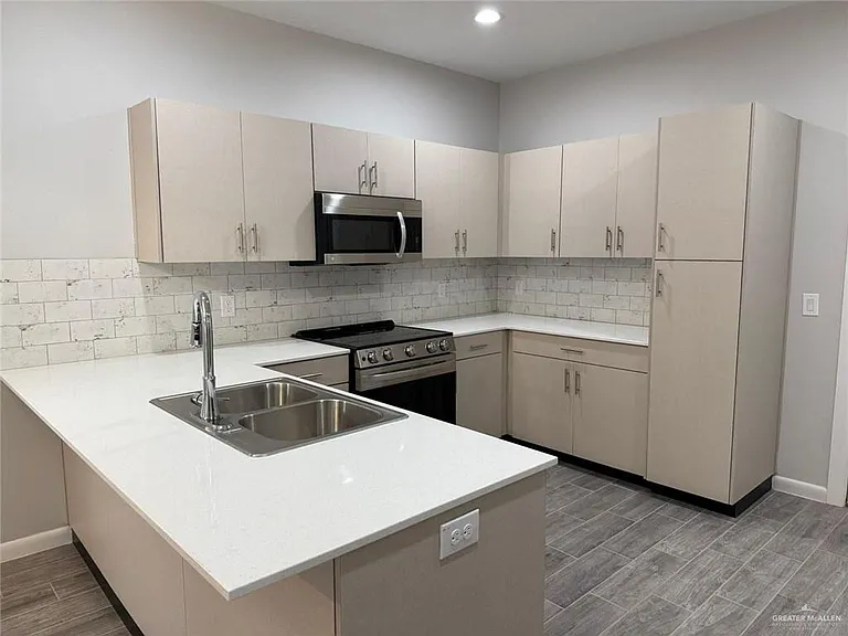 816 Dove Ave #2 — Photo 4