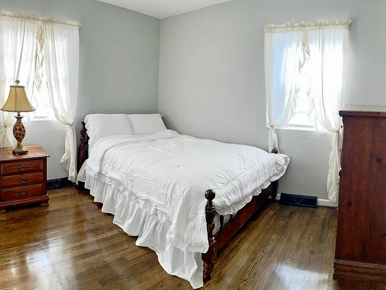 806 W Queen St — Photo 10