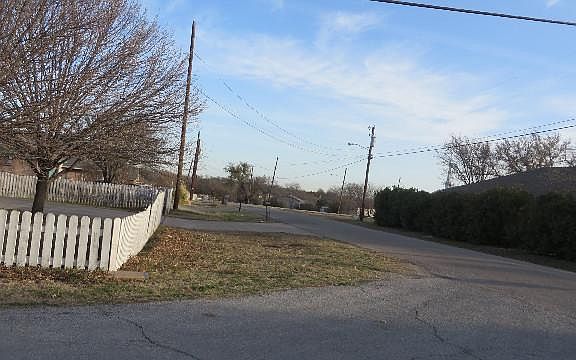 4th image of 6537 Leana Ave