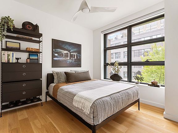 4th image of 547 W 47th St #530