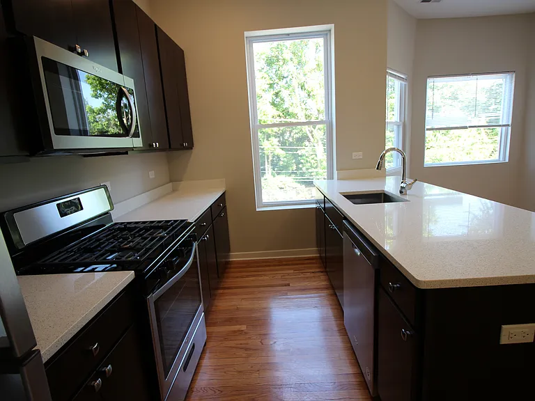 1801 W School St #2S — Photo 4