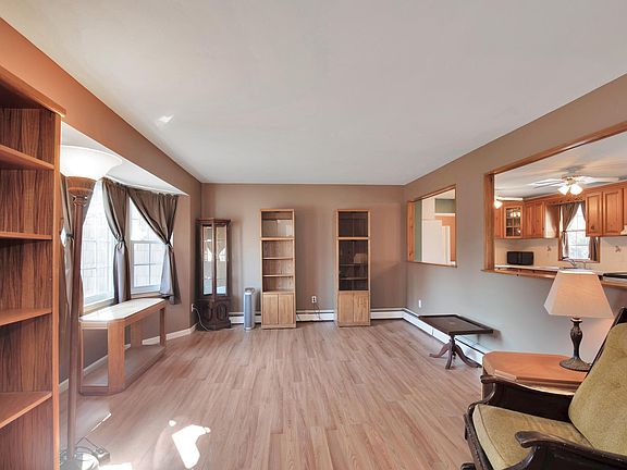 3rd image of 506 Jayne Blvd