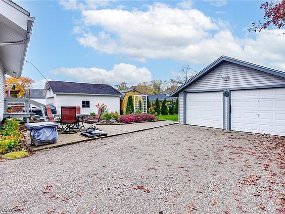 5th image of 2556 Ardwell Ave