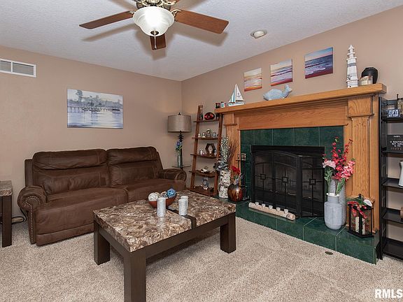 5th image of 204 S Barrington Dr
