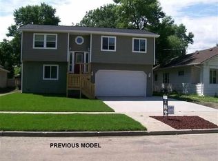312 19th St NW, Minot, ND 58703