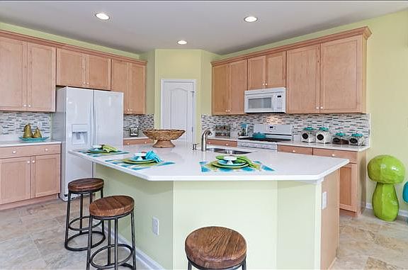 Kitchen with plenty of space