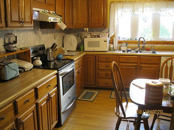 3rd image of 16 Irasburg St