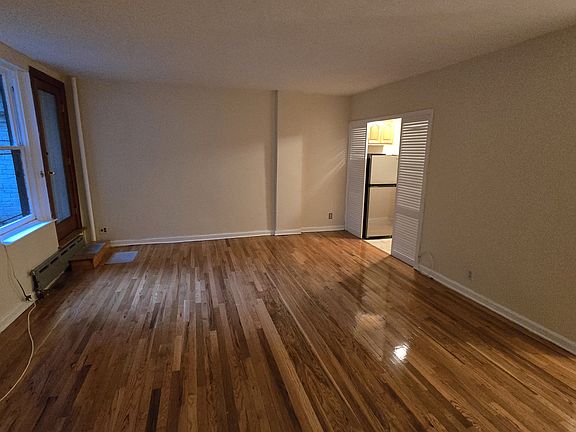 3rd image of 822 Union St #1R
