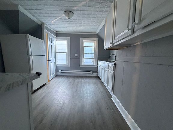 4th image of 39 Hawkins St #3