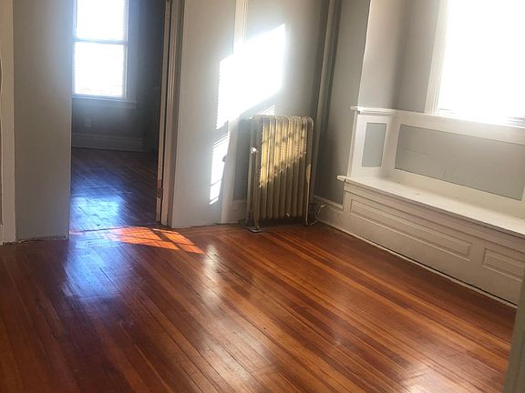 4th image of 541 Sanford Ave #2