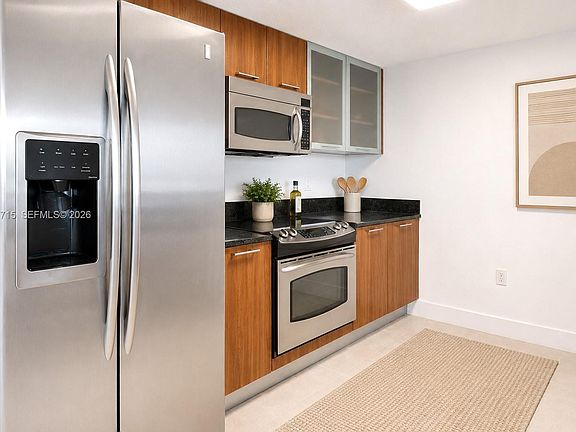 3rd image of 1800 N Bayshore Dr APT 4102