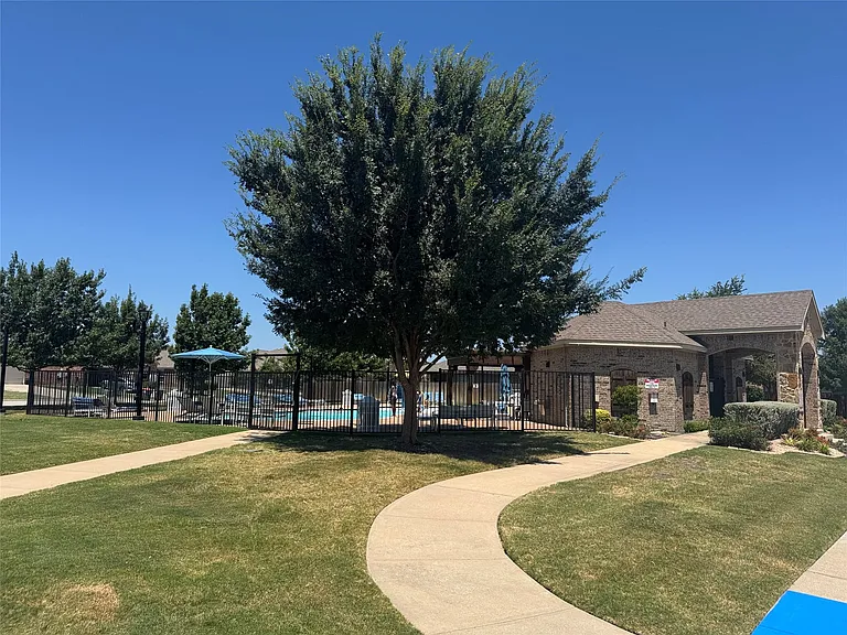 327 Elam Dr — Photo 30