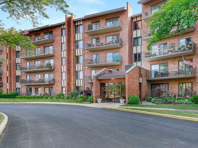 701 Lake Hinsdale Dr APT 109, Willowbrook, IL, 60527